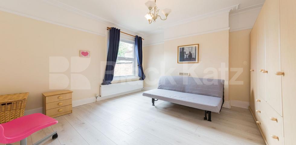 			THIS PROPERTY IS NOW ON HOLD, 2 Bedroom, 1 bath, 1 reception Flat			 Muswell Avenue, Muswell Hill 